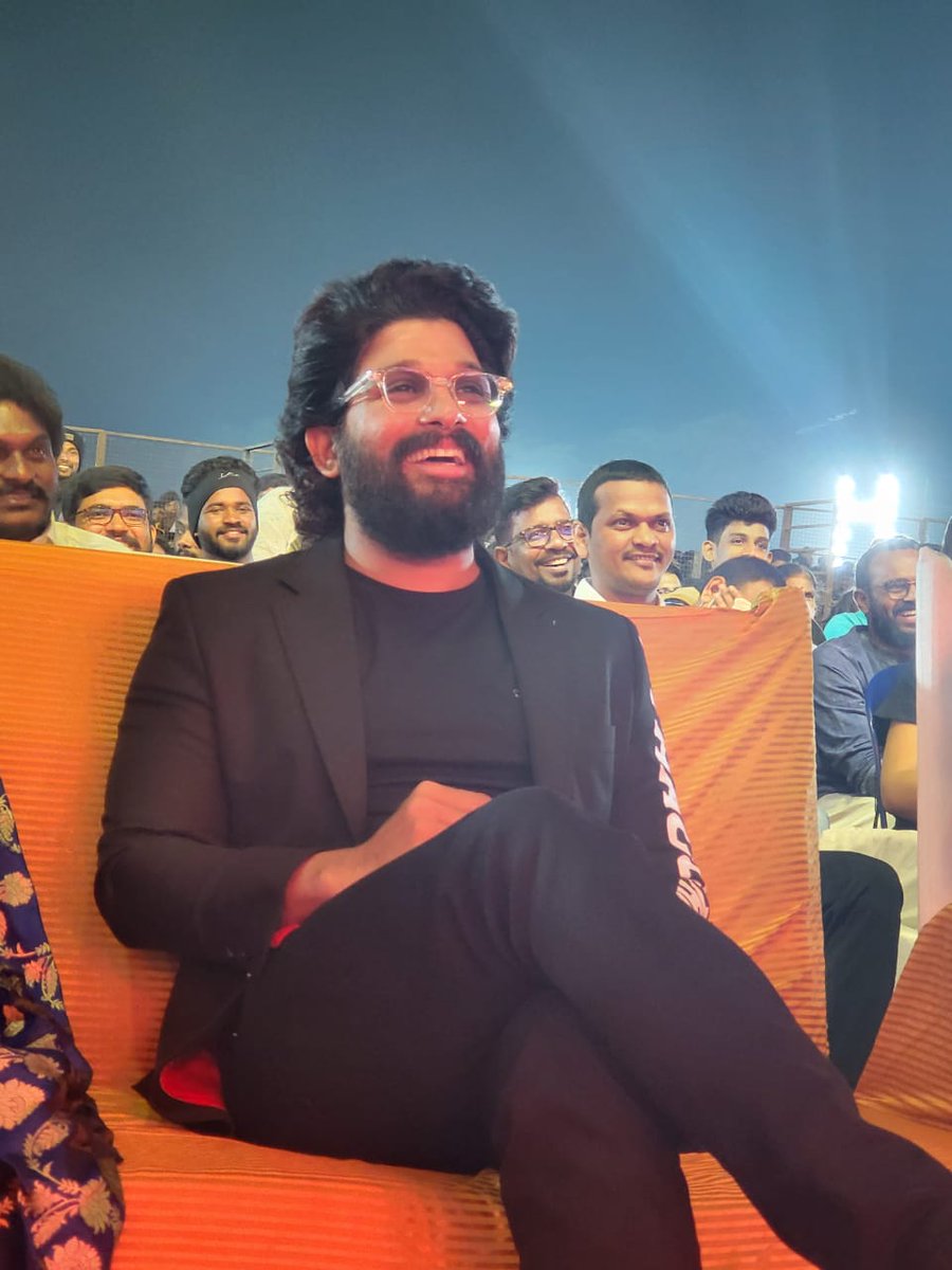 TeamAATE's tweet photo. Bunny In #PushpaMASSivePreReleaseParty 👑

#Pushpa | #PushpaTheRise | @AlluArjun https://t.co/C00rqfXFDG