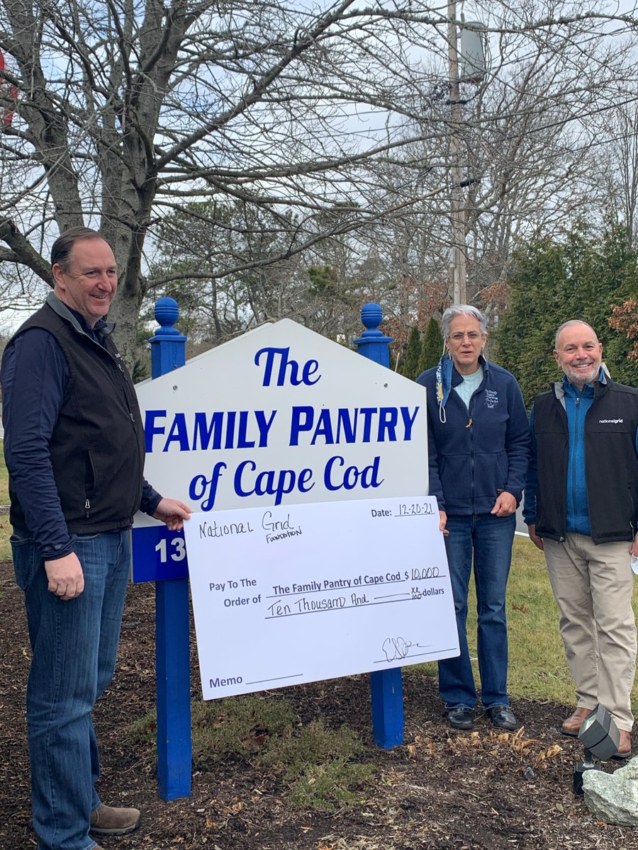 mdalo_ngrid's tweet photo. Yesterday, @nationalgridus Foundation presented @FamilyPantryCC with a $10k donation to help address local food insecurity as hunger and unemployment continue under the pandemic. @FamilyPantryCC helps to provide food & clothing to those in need.
#NGFLovesGiving #NGCommunityImpact https://t.co/UbBkXC1yZN