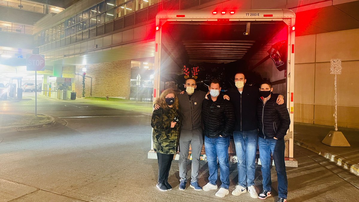 MottChildren's tweet photo. ❤️💚  The second annual #StuffaStudio was a success! Tens of thousands of dollars worth of toys were delivered for #LittleVictors spending time in the hospital over the holidays. A huge THANK YOU to @woodwardsports for making this possible. AMAZING! 🙌 https://t.co/XX63EGYlXR