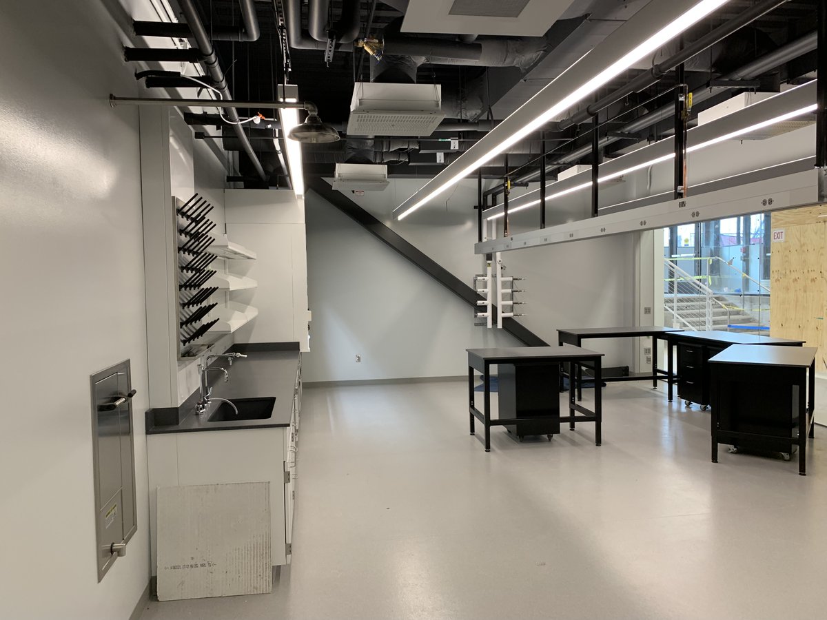 UNLLancePerez's tweet photo. It’s beginning to look a lot like the new @NebEngineering research center is about done. The labs and collaboration rooms are being finished and our faculty are moving in. More research that will benefit the lives of every Nebraskan. #CompleteEngineer https://t.co/yi5cLCEGnO