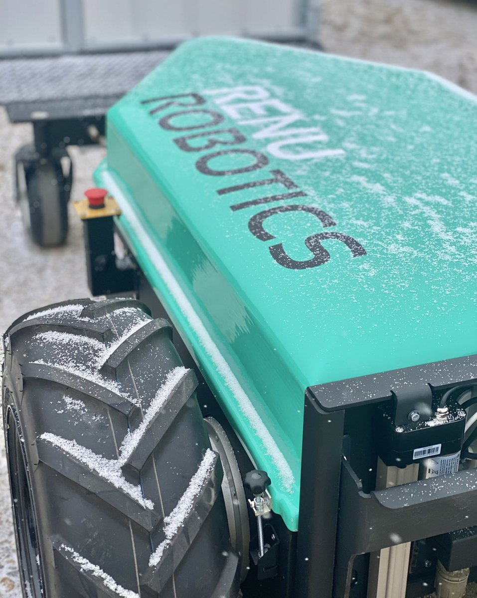 renuroboticsusa's tweet photo. ‘Tis the season - Renu Robotics wishes everyone a Merry Christmas, happy holidays and safe New Year’s celebration. 2022 is going to be a great year.  #solarpower #coolrobotics #cleanenergy https://t.co/uBSkwrrDfj