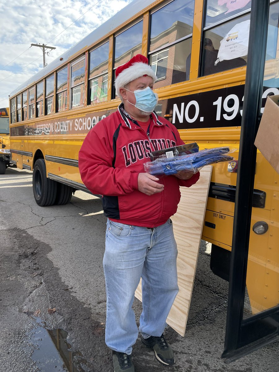 JCPSKY's tweet photo. 🎄 FESTIVE FASHION🎅🏽 | Our @JCPSKY drivers are bringing the help and holiday spirit today! #WeAreJCPS https://t.co/2xNQ14h7YZ