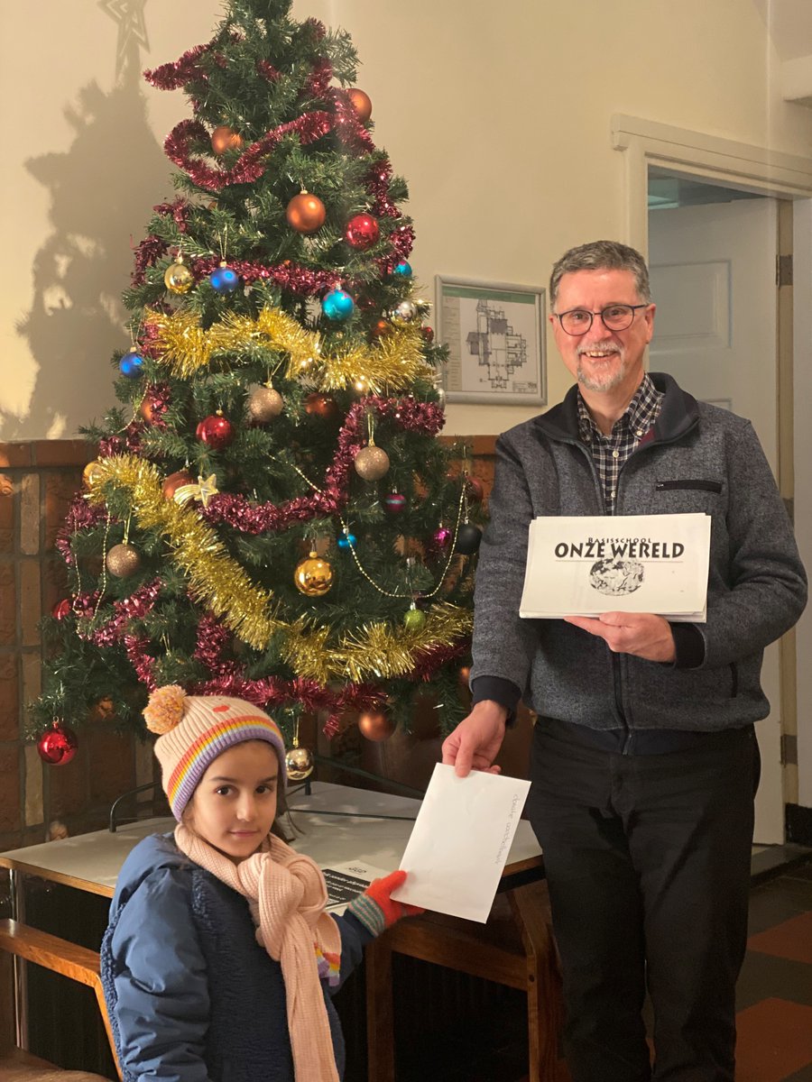 Vanmiddag kwam Dilek Orman van Basisschool Onze Wereld naar De Paardenberg om een donatie te doen voor de Voedselbank. Dank jullie wel!
(foto met toestemming van moeder geplaatst)