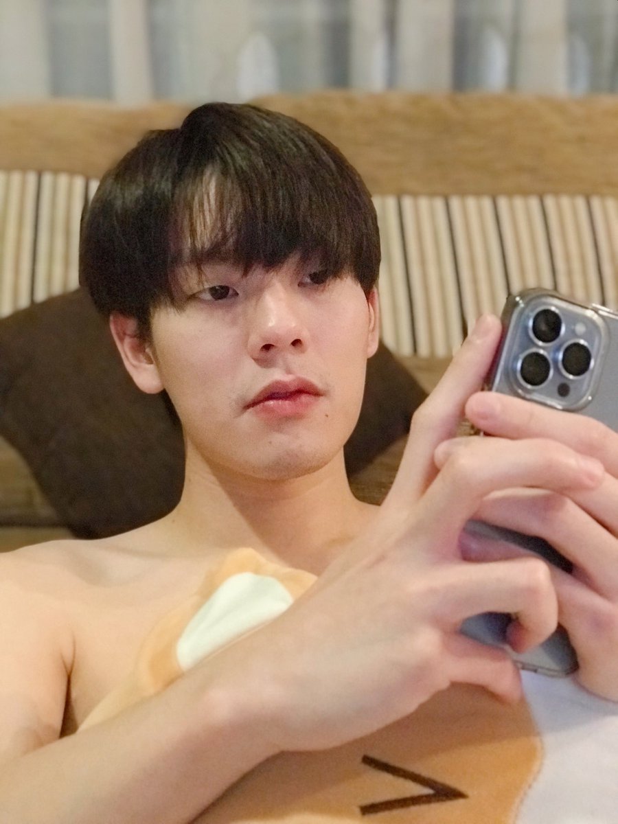 Copter_MomRonk's tweet photo. น้องเค้าอยู่หน้าจอ นั่งรอแล้วน้าา🔥😍
#GenYss2Ep1 https://t.co/iPP2fZj0vz