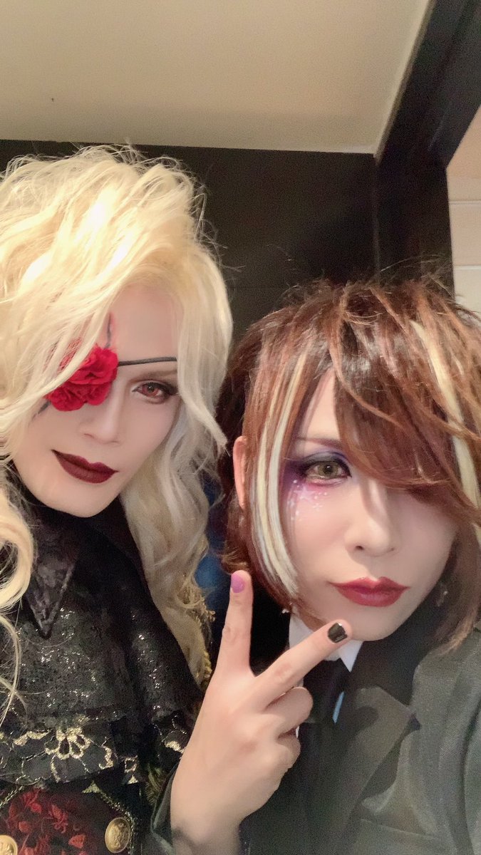 Bassist_Maya's tweet photo. Kakeruさん！
今日もナイスヘビーメタル！！！
めっちゃ楽しかったですねぇ🤟🌟 https://t.co/UL2BYqjdbp
