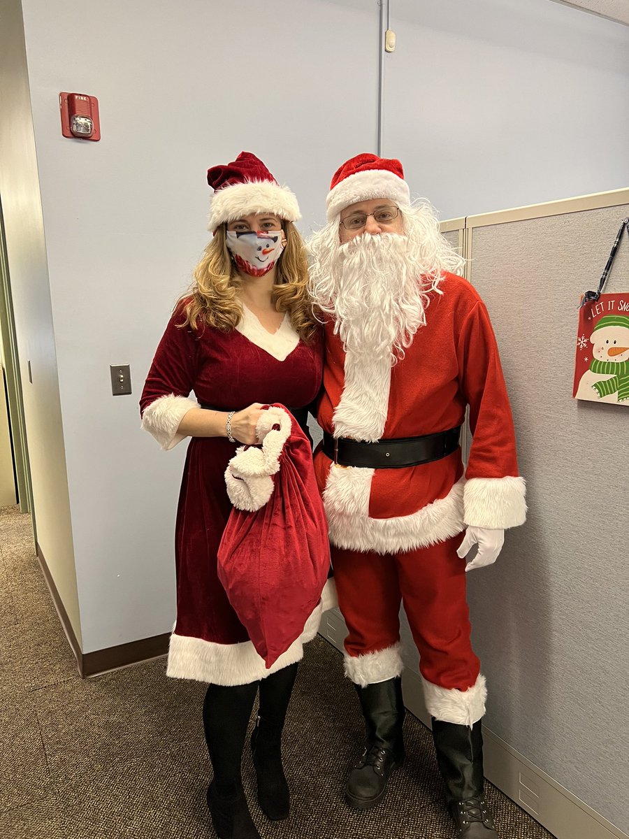 bellmawrschools's tweet photo. Mr. & Mrs. Claus visited Burke School today! Santa had so much fun jingling down the hallways. #bellmawrschools #jakestrong @DanielleSochor @DiBlaz09 https://t.co/Ey5Y9iIunY