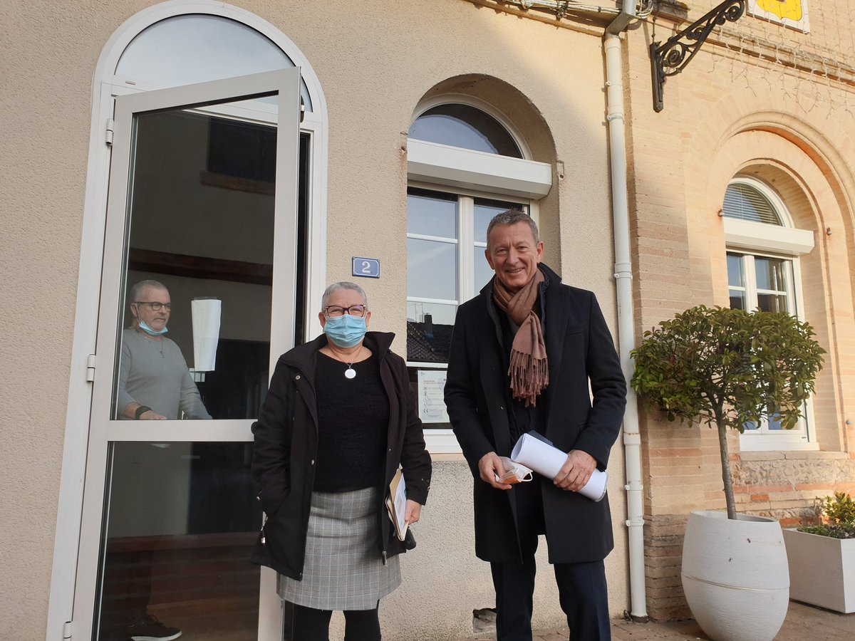 JeanLucLAGLEIZE's tweet photo. #SurLeTerrain de la #vielocale à #MONTJOIRE avec Isabelle GOUSMAR, maire de la commune, et ses adjoints pour échanger en cette fin d’année sur l’avenir du village et les projets en cours #urbanisme #proximité
#Circo3102 https://t.co/ZhGjYEi5I0