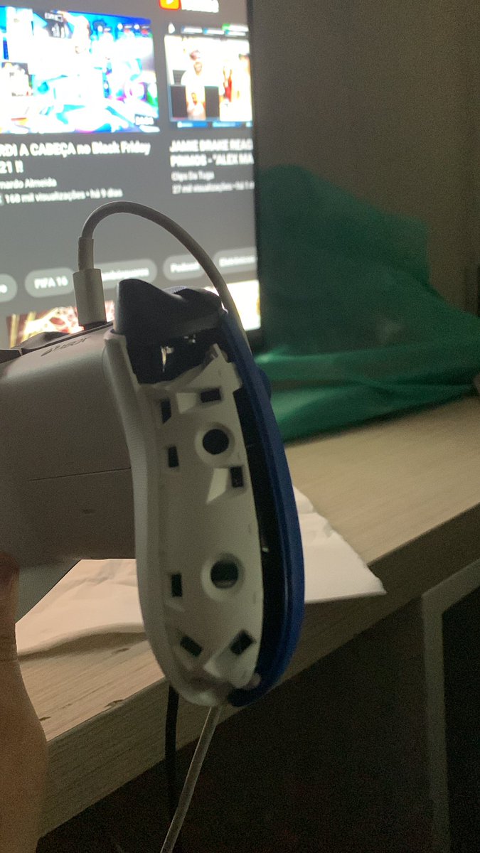 chicoftn's tweet photo. @torres14x 15€ para um comando novo da xbox o meu ta cheio de bugs e sem uma parte https://t.co/sLTFMKx14t
