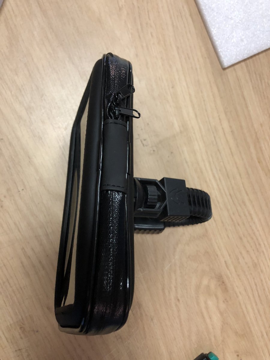 Desimlock_IMEI's tweet photo. [NOUVEAU] Support waterProof pour Moto , trottinette , vélo disponible en boutique uniquement 👍 compatibles tous smartphone #apple #samsung #Huawei #iPhone13 #jailbreak https://t.co/2tOlYWwsHs