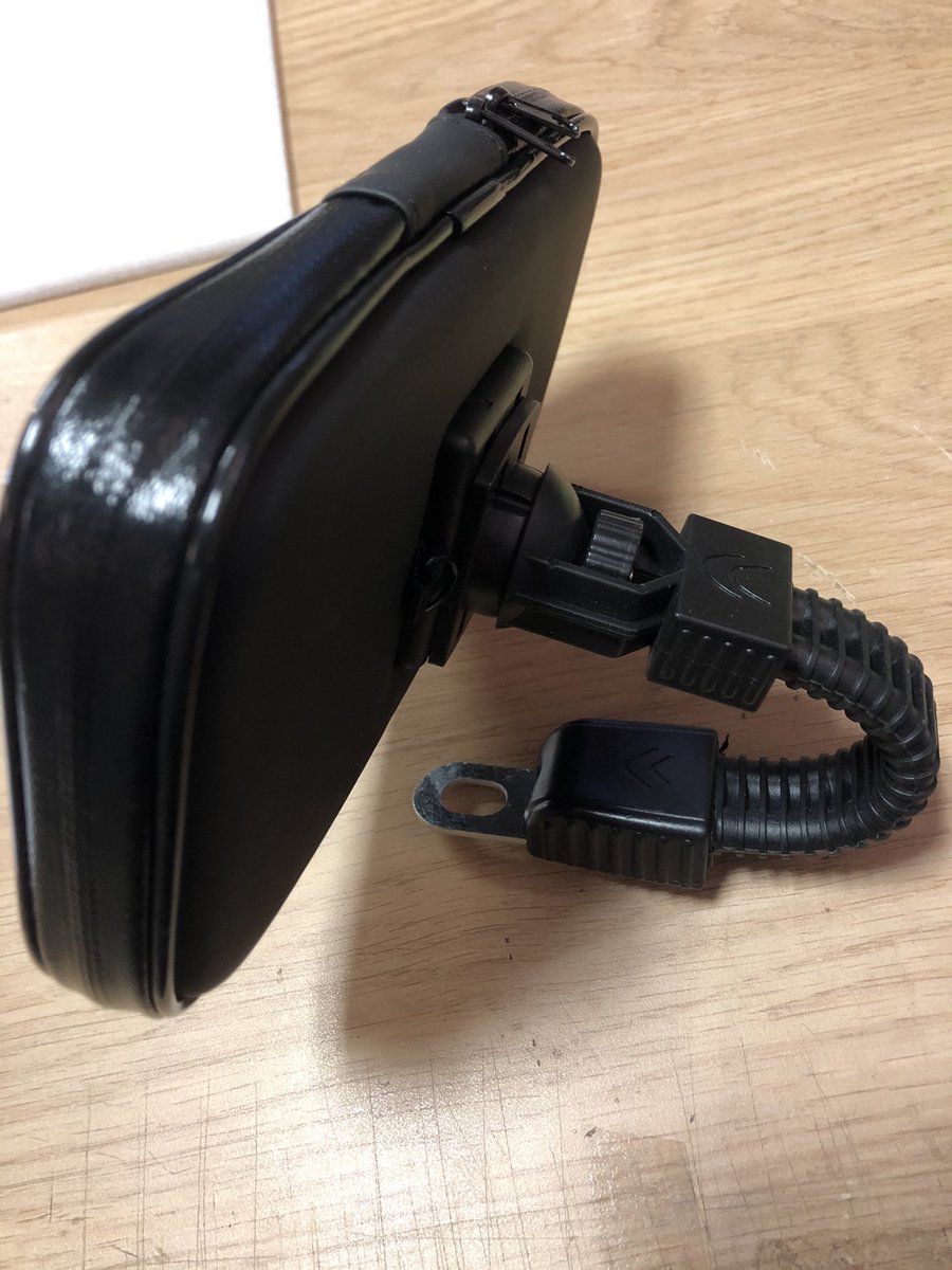 Desimlock_IMEI's tweet photo. [NOUVEAU] Support waterProof pour Moto , trottinette , vélo disponible en boutique uniquement 👍 compatibles tous smartphone #apple #samsung #Huawei #iPhone13 #jailbreak https://t.co/2tOlYWwsHs
