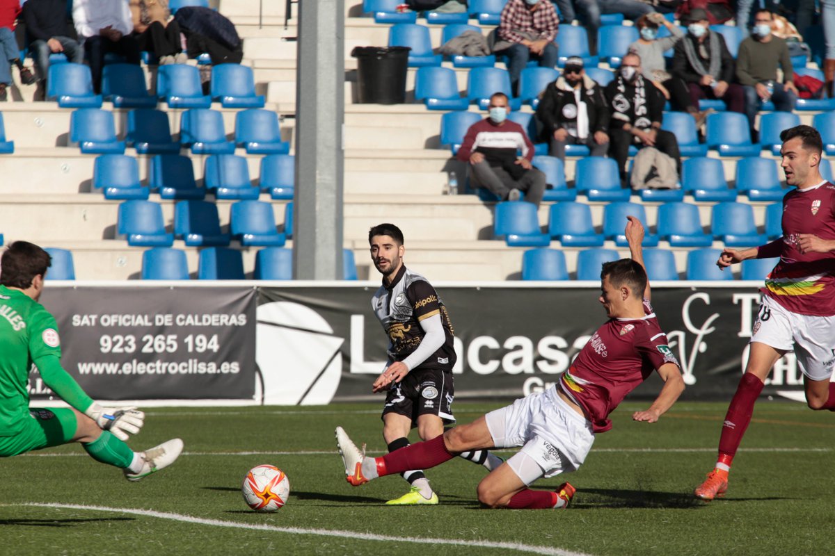 AlexLorrys's tweet photo. ⚽️ #PrimeraRFEFootters 

Quédate con quien te mire como @cris_montes10 mira el balón yendo hacia la portería. 

Goles son amores. Y @UnionistasCF enamoró antes de Navidad. 

@UnionistasCF vs @UDLogrones 

📷👉 @ElNorte_SA 
https://t.co/3e6coI6OYV https://t.co/wwWiEhS4XP