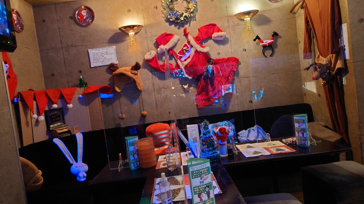 kazu4739's tweet photo. 24日の
お店のXmasパーティーの
飾り付けおわたー💦
腰いたい💦
今年は簡易版で😂
#バークラウド
#BARCrowd
#厚生労働省第三者認証取得
#すすきの観光協会審査通過済
#カラオケ対策店
#XmasParty https://t.co/GSXineQVl4