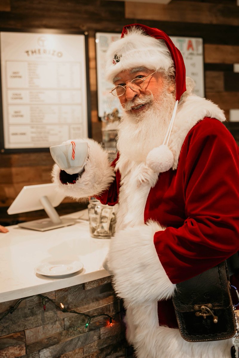 ParkHillCommons's tweet photo. Santa highly recommends the white chocolate peppermint mocha at Therizo Cafe + Tap. #parkhilldenver https://t.co/OOgTwpTebt
