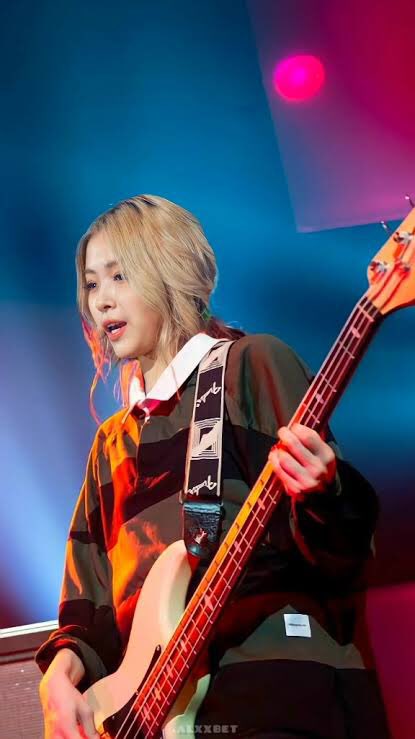 jinliaseulrene's tweet photo. — “I Bet You Think About Me” —

A JINLIA / RYUJISU SOCIAL MEDIA AU (Tagalog) wherein Ryujin is a vocalist of a rising band and Lia is her girlfriend, an heiress of a known hotel chain. 

What could possibly go wrong when their friends started to chime in with their relationship? https://t.co/IAPUhx9HR8