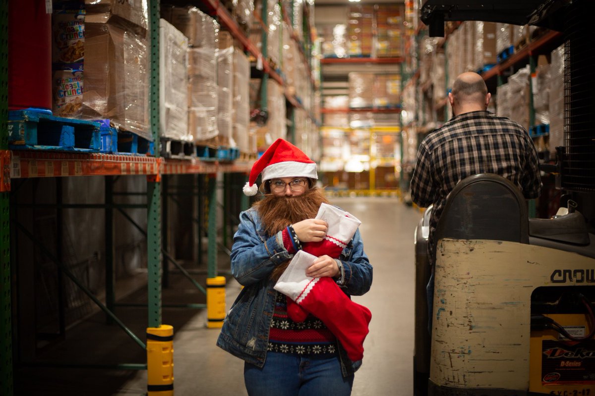 abbzmarkus's tweet photo. Pedro “Did you get your beard?”
Me “Yes! Did you think you would ever say that to me?”
Pedro doesn’t heisit “Actually surprised I didn’t say it sooner”

Reason for beard… Steve Claus from Nebraska paid the food bank a visit 😂 https://t.co/MPfmhBHH7l