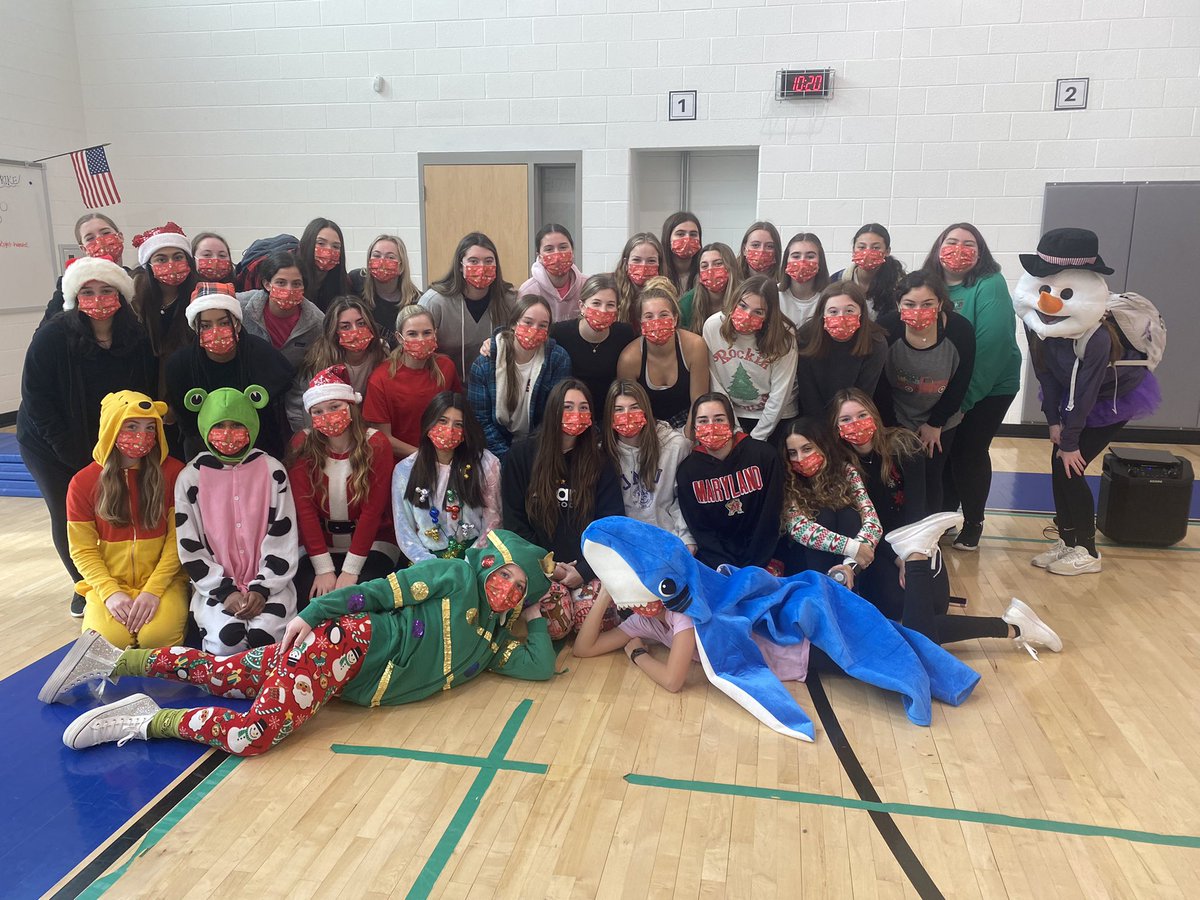 We had a blast dancing for our fellow future Hawks at Sugarloaf ES this morning! Looking forward to seeing the future Hawks at Centerville ES later! @FCPS_SVPA <a href="/UHS_FCPS/">Urbana HS (MD)</a>