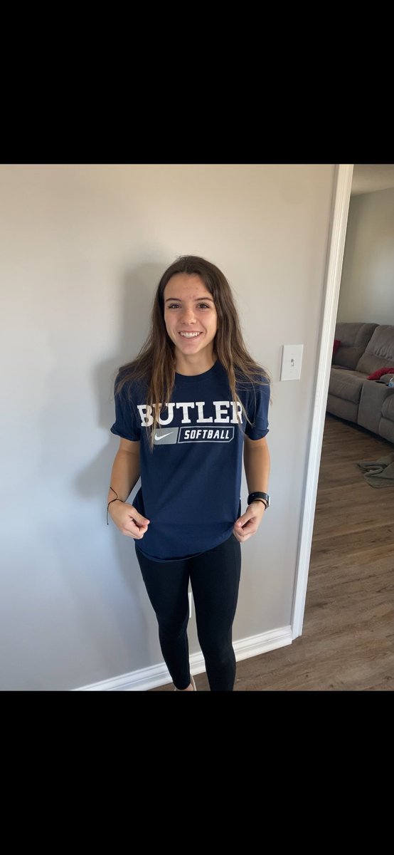_oliviaroberts8's tweet photo. Super excited to announce my commitment to further my academic and athletic career at Butler University! So thankful for all my family, friends, and coaches who have helped me along the way. Go Dawgs!💙🤍 @BUsoftballcoach @MagicGoldSB @strike3_next @GCCougars https://t.co/IUhfeod1UD