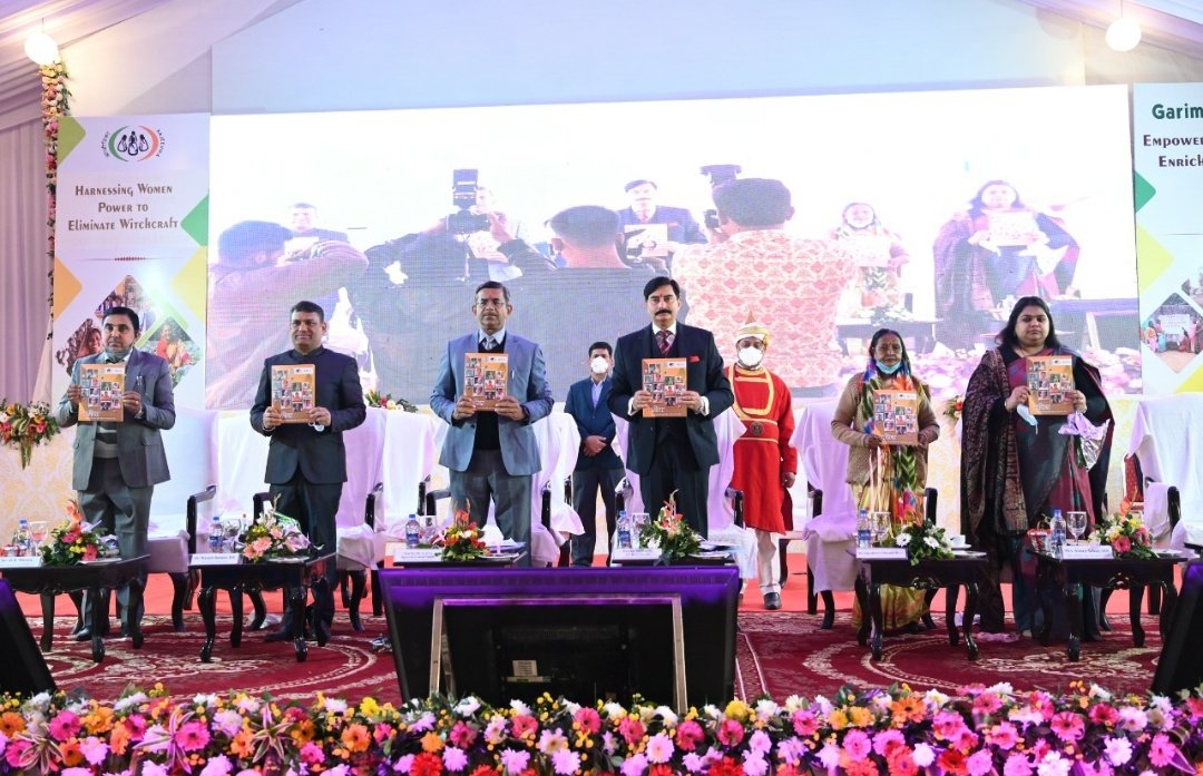 onlineJSLPS's tweet photo. Hon'ble Mr. Justice Dr. Ravi Ranjan, Chief Justice of Jharkhand, Hon'ble Mr. Justice Aparesh kr Singh, Judge, High Court of Jharkhand and other dignitaries unveiled the 'booklet on Stories of transformation' through #GARIMA_Project.
@HemantSorenJMM @JHJudges https://t.co/aZAZYvmjgO