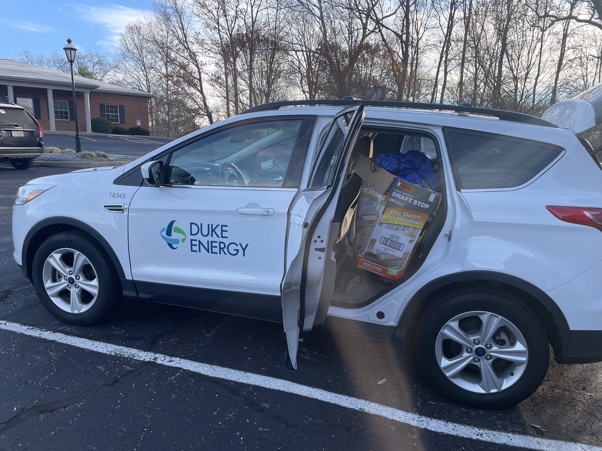 Next stop for our <a href="/DukeEnergy/">Duke Energy</a> elves bringing weatherization kits and holiday cheer with <a href="/CaraBrooksKY/">Cara Brooks</a> and <a href="/abigailmelampy/">Abigail Melampy</a> to the <a href="/UnitedWayGC/">United Way of Greater Cincinnati</a> in NKY this morning. Great job team🙌#WeAreDE