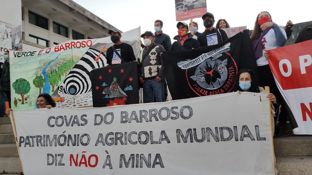 #Portugal // Lutas anti-mineração, Zapatistas e CNI irmanam as suas lutas pela Vida #LaGiraZapatistaVa #NãoàsMinasSimàVida
 
Do sudeste mexicano até #Portugal, dizem sim à vida e não aos projectos de morte [Fotos de Mauricio Centurion]

Artigo no site | guilhotina.info/2021/12/21/min…