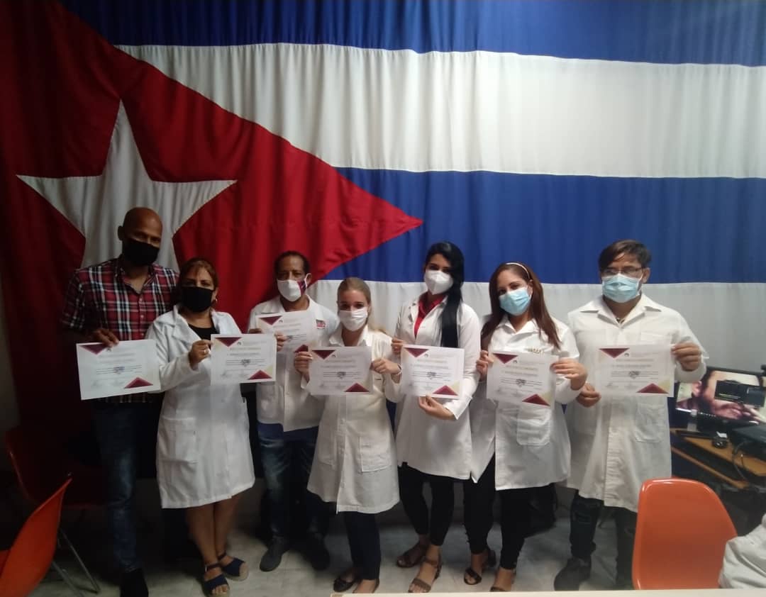 LilyWad75051099's tweet photo. Los hombres son como los astros, que unos dan luz de sí y otros brillan con la que reciben.“
#DeZurdaTeam
@ZAxTi 
Se realizan en @Cubacooperabol2 actividades en saludo al Día del educador cubano 🇨🇺👩‍🏫👩‍🎓🤗
@cubacooperaven @DocenciaVen @AdanVillavicen5 @PerezAltunaga https://t.co/EeyZIrwRAP