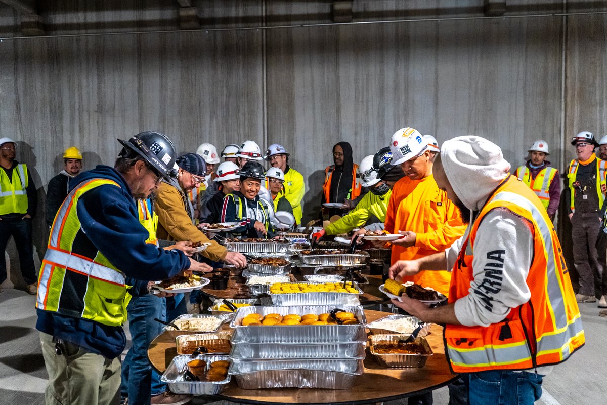 hdcPHOENIX's tweet photo. Project success starts with the vital role our trade partners take. To show our appreciation, the Battery Lofts project team put together a trade partner appreciation BBQ to just say "thanks!" #BuildingTheAwesome https://t.co/dqp6k1n9hY