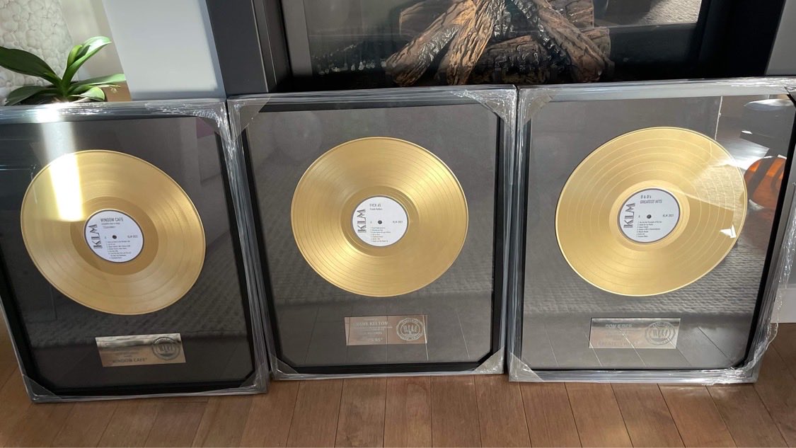 NeilEnock's tweet image. Even more treasures headed locally today to Christmas trees (in your neighborhood ;)?). I still have Rumoli boards and personalizable gold records for last minute gifts… 😊🎄🎼. Itinkr.com.