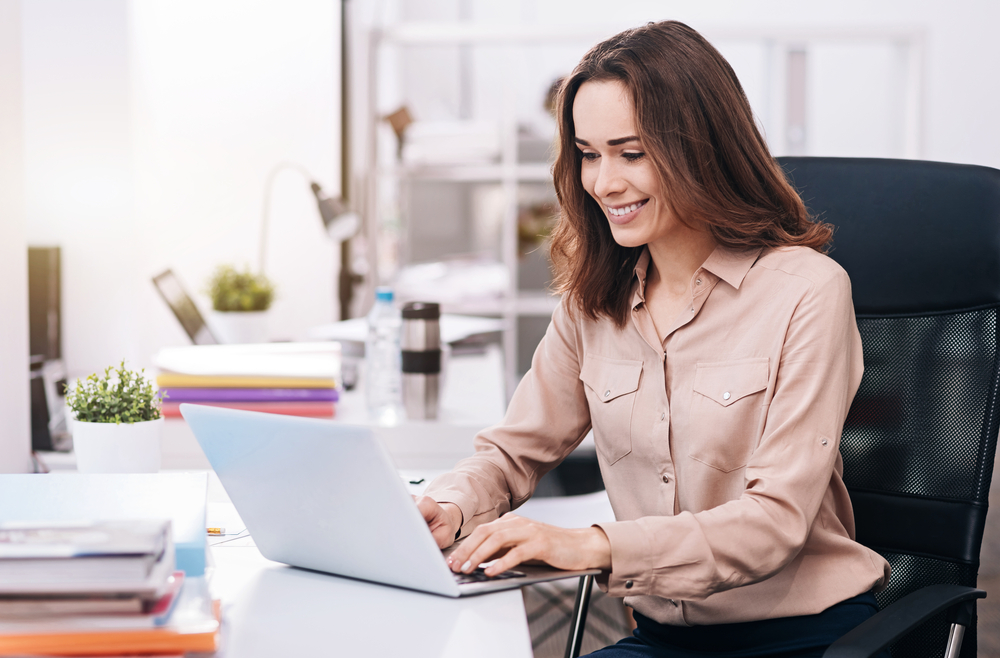 TotalCSR's tweet image. Facts:
1. Experienced CSRs are in short supply.
2. Total CSR trains inexperienced new hires in less than one month.

Hire from outside the industry with confidence that Total CSR can train any talented individual, FAST.

totalcsr.com/demo

#insurancetraining #hiringtips