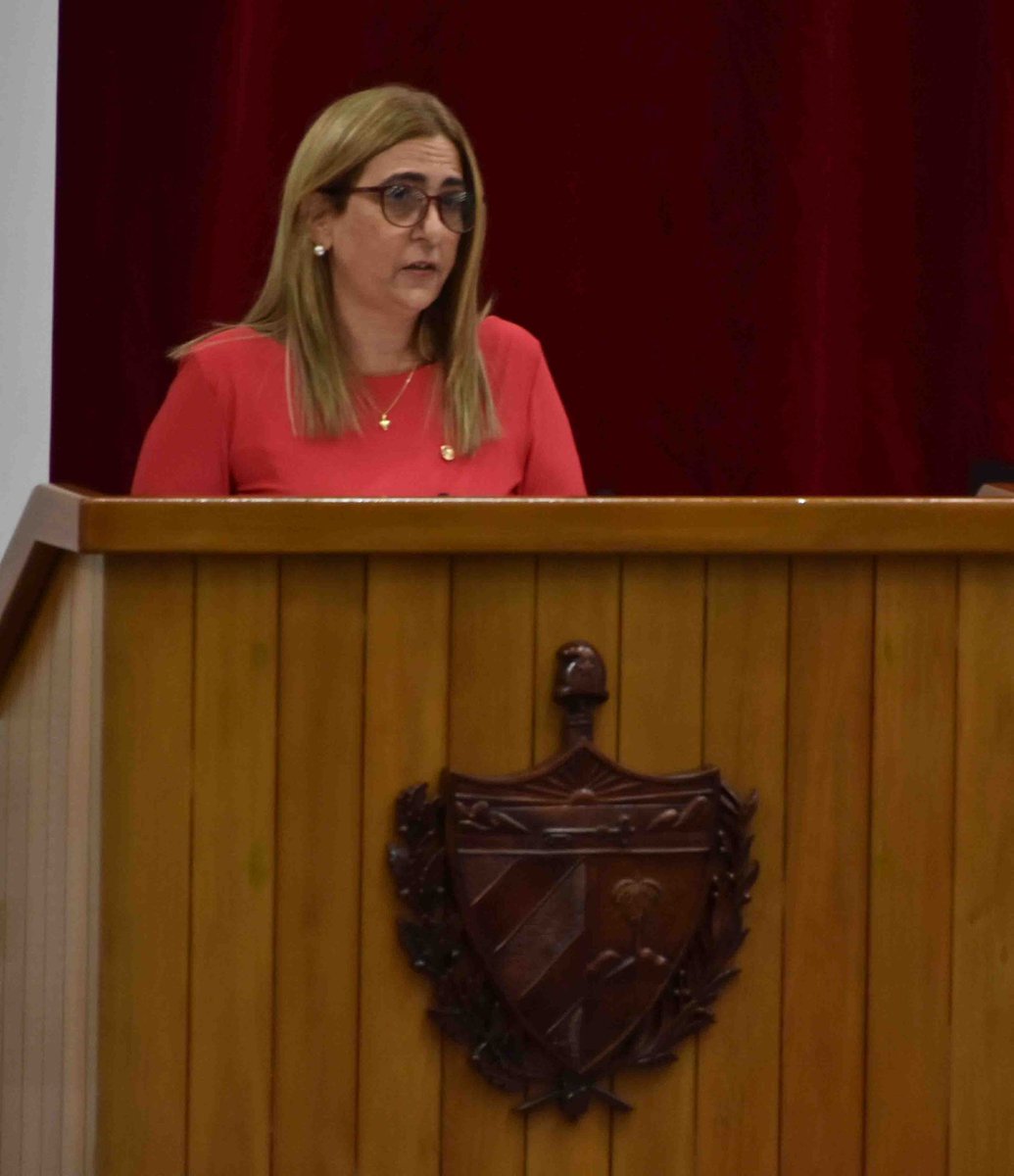 La diputada Meisi Bolaños <a href="/MeisiBWeiss/">Meisi Bolaños Weiss</a>, ministra de Finanzas y Precios, presentó el proyecto de Ley del Presupuesto del Estado para el año 2022 ante la <a href="/AsambleaCuba/">Asamblea Nacional Cuba</a>. 

#PoderPopular 
#CubaLegisla