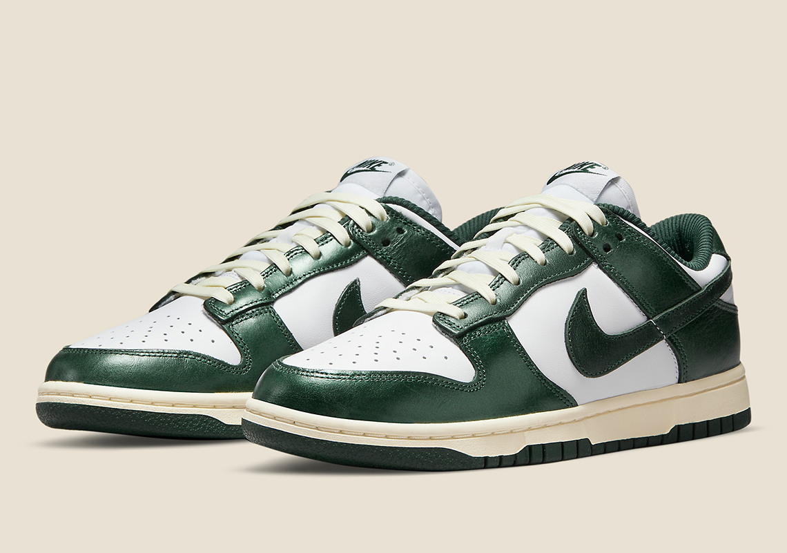 The Nike Dunk Low "Vintage Green" is releasing in 2022. Are these a must cop for you?
>> snkrne.ws/3mqfvCy