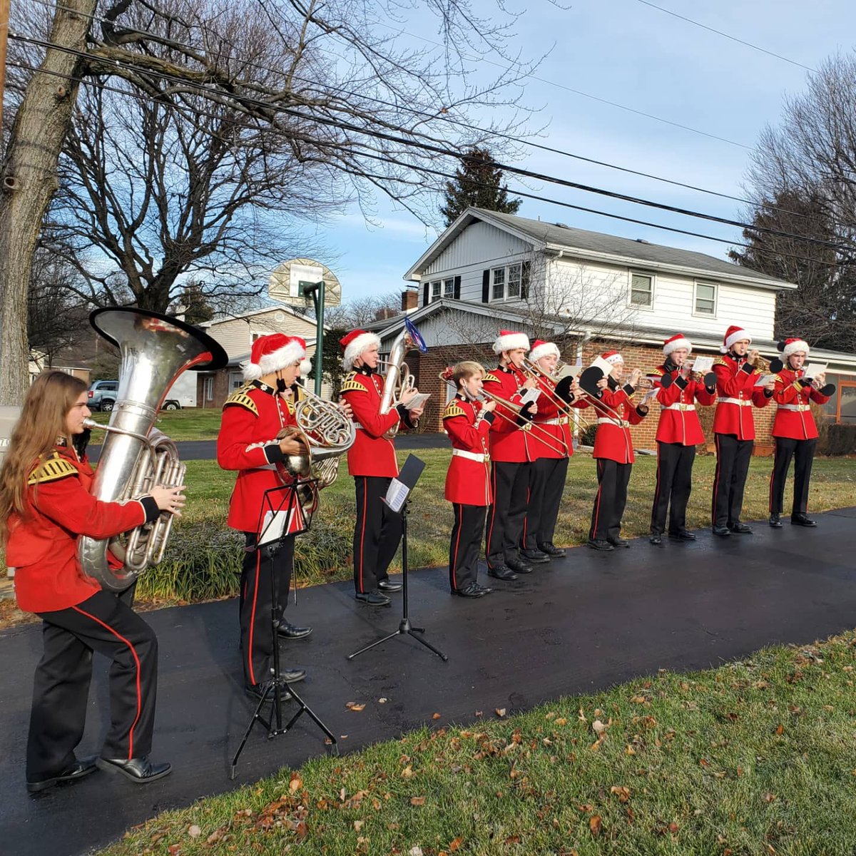 Spreading some holiday cheer with <a href="/LibertyChorus/">Liberty Chorus</a>! #BuildingBethlehem <a href="/BethlehemAreaSD/">BASD</a>