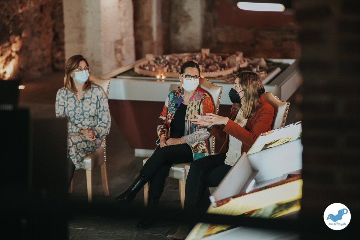aranda_megusta's tweet image. 📸 Imágenes de la entrevista que @telearanda ha grabado hoy con Raquel González, Alcaldesa de Aranda de Duero, y la Concejala Olga Maderuelo; con especial protagonismo a la Agenda Urbana de nuestra ciudad. 🎙️🎥

#ArandaCiudadEuropeadelVino2022
#AUArandadeDuero #ArandaCompartida