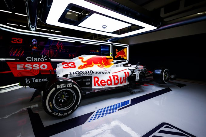 Racingnews2015's tweet photo. So let us get this right..😎
A gift from RedBull to Honda. The RB16B 👀

#F1 #MaxVerstappen #GivesYouWings https://t.co/GCVluD3pJV