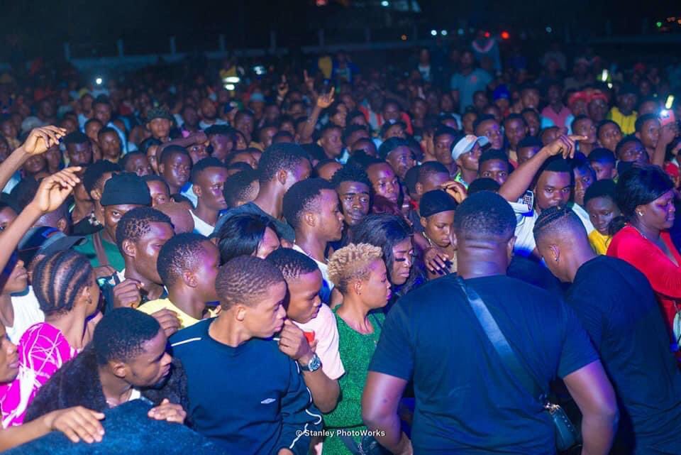 blaiseb237's tweet photo. Yes!! I did it.  First ever successful urban concert, Zero sponsor, yes NO sponsor at Limbe Community Feild not Palais des sports. 10-12-2021

Now talk to me and my team with some RESPECT,  you gerit ? 

My name is Blaise B 

The Akwandors 👑 made everything possible ❤👑❤ https://t.co/mlEj24IpO8