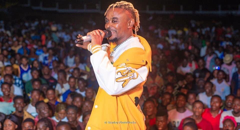blaiseb237's tweet photo. Yes!! I did it.  First ever successful urban concert, Zero sponsor, yes NO sponsor at Limbe Community Feild not Palais des sports. 10-12-2021

Now talk to me and my team with some RESPECT,  you gerit ? 

My name is Blaise B 

The Akwandors 👑 made everything possible ❤👑❤ https://t.co/mlEj24IpO8