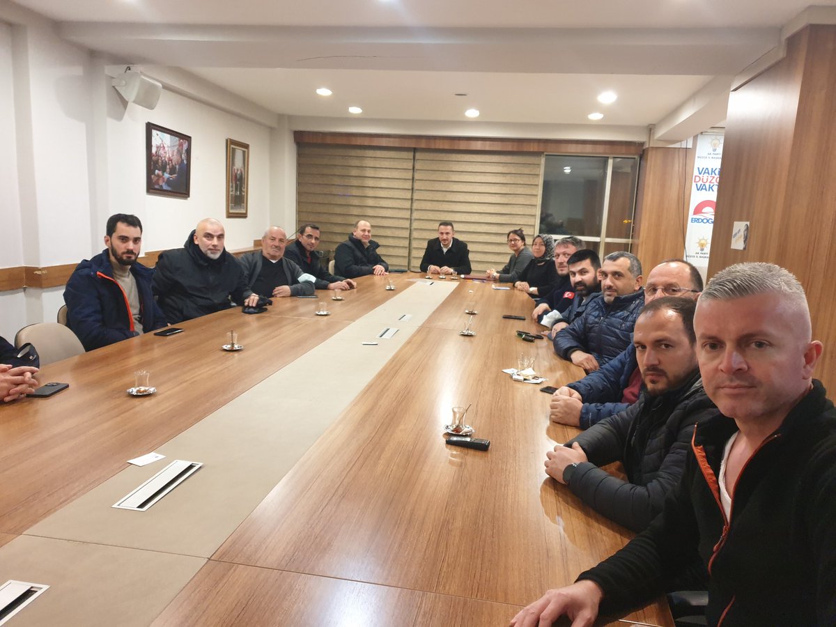 Haftalık Merkez İlçe Yönetim Kurulu toplantımız Ak Parti Merkez İlçe Başkanımız Hasan ŞENGÜLOĞLU başkanlığında parti binamızda yapıldı. Haftalık değerlendirme ve gelecek haftayı plandağımız toplantımızın, ilimiz ve ülkemiz için hayırlara vesile olmasını dileriz.