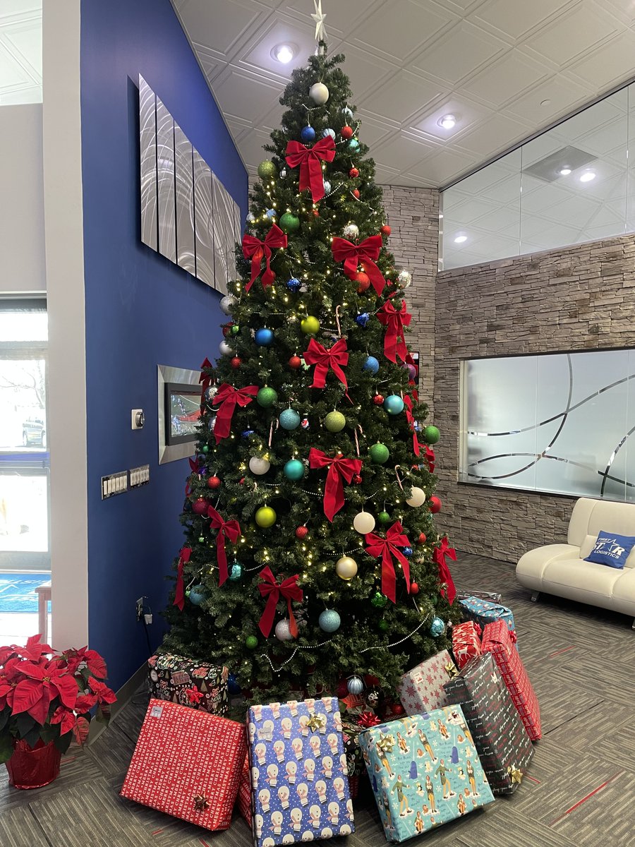 Firststarlog's tweet photo. Christmas at First Star! #HappyHolidays #LifeatFirstStar https://t.co/pawdb4KgZ4