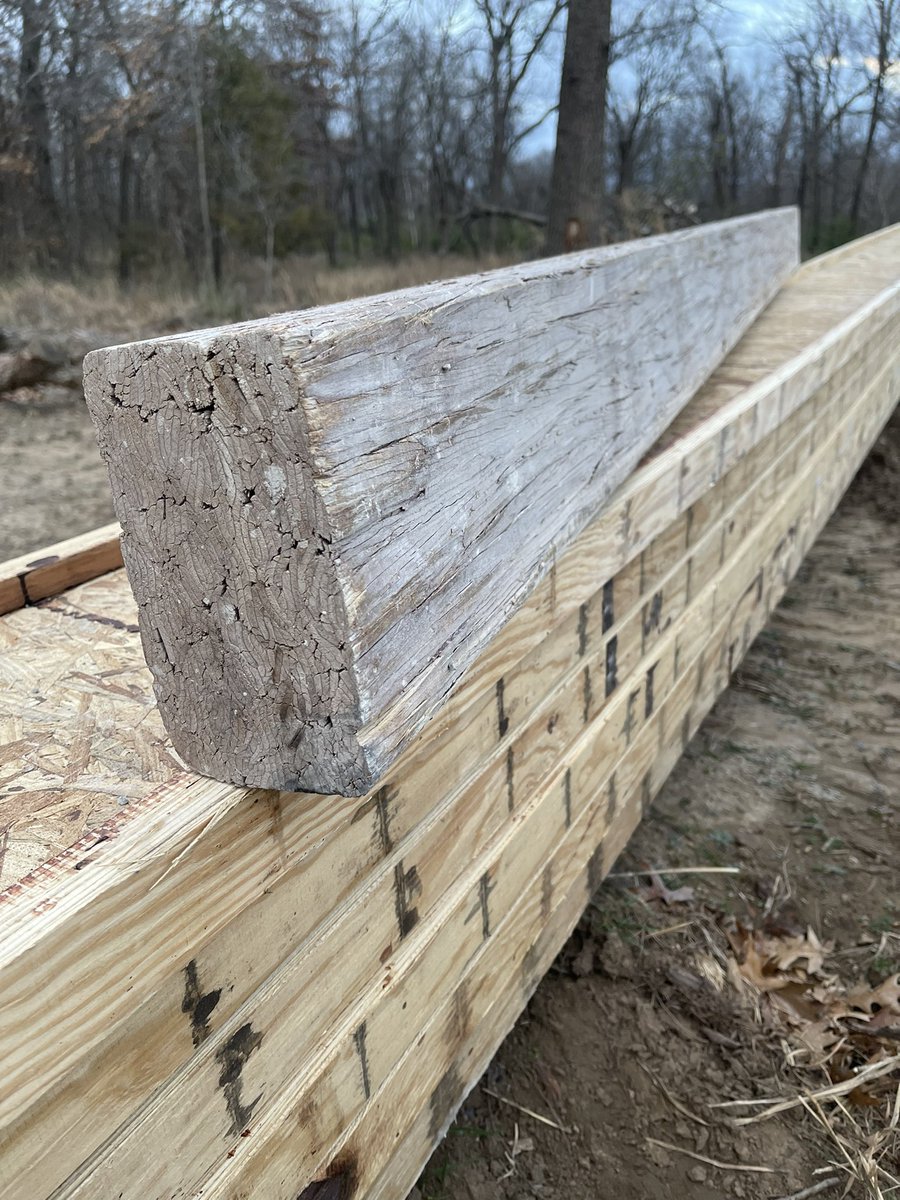 sprint15s's tweet photo. I’m not very impressed with this @Weyerhaeuser Parallam PSL that was just delivered to framers. Not sure I want this in my house supporting upstairs. https://t.co/FHw7KxMoyU