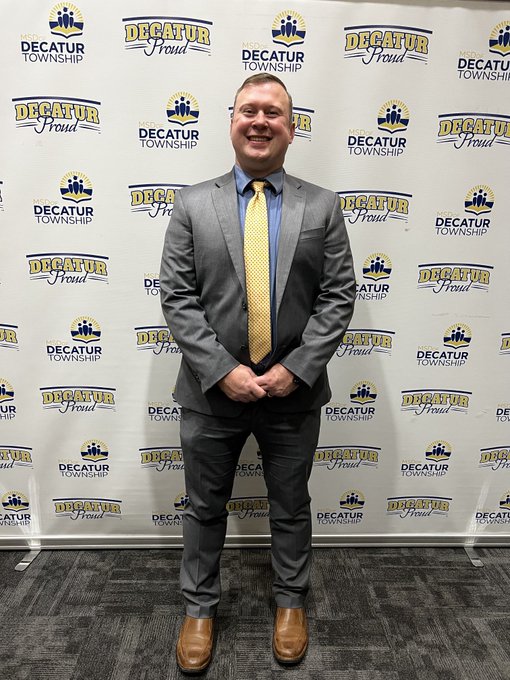 DmsHawks1's tweet photo. Congratulations to Mr. Criswell on being named Decatur Middle School's new Principal & Ms. Stovall for being named the new APEX SLC Director! We are DecaturProud of you! #DMShawks #decaturproud @criswell_dustin @tavie001 https://t.co/FubUzDEUJP