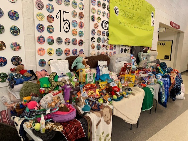 Our 4th graders put together a donations drive to support local animal rescues. “A Cause For 4 Paws” had over 200 supplies donated in just 3 weeks!
These students truly worked hard and made a HUGE difference in our community! Way to give back, Huskies!