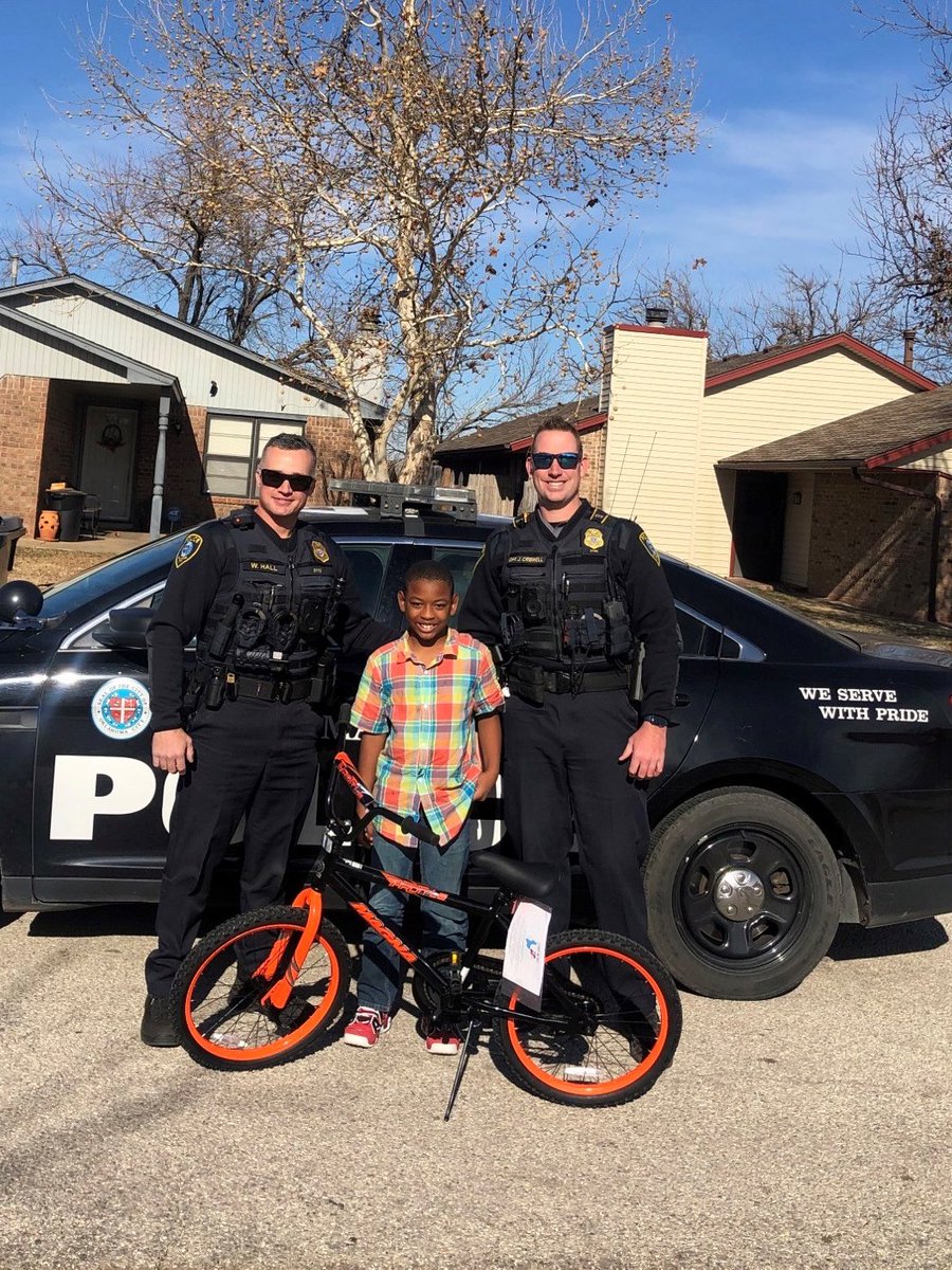OKCPD's tweet photo. We received a call about 7-year old Semaj who had his bike taken, & returned broken. Officers from our SW Division kicked into high gear, bought a bike, put it together then delivered it to him on the city's NE side. Great job Officer Hall, & Officer Criswell.
#OKCommunity 💙 https://t.co/uAnUWpjYRU