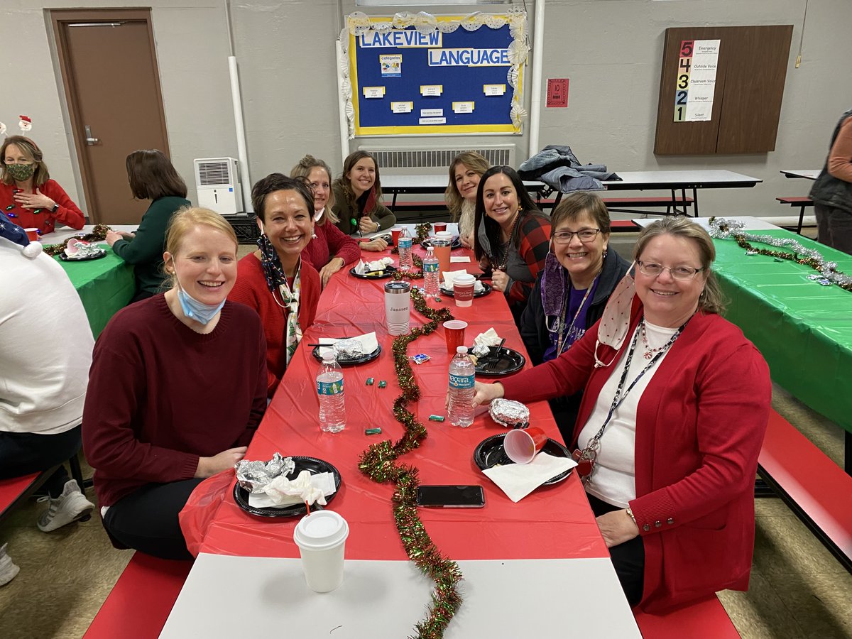 LVLASERS1645's tweet photo. Staff were treated to a holiday breakfast this morning.  With the help of parent volunteers to supervise students, they were able to sit down and enjoy each other and some mindful bites. #LVLasers @NeenahSchools https://t.co/AXOYwcYzaC