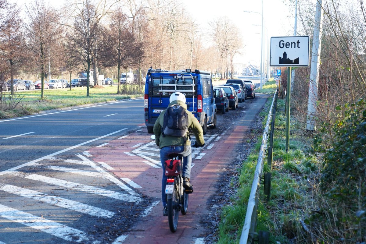 Een van de drukste invalswegen naar Gent krijgt busbaan en fietspaden dlvr.it/SFp34z