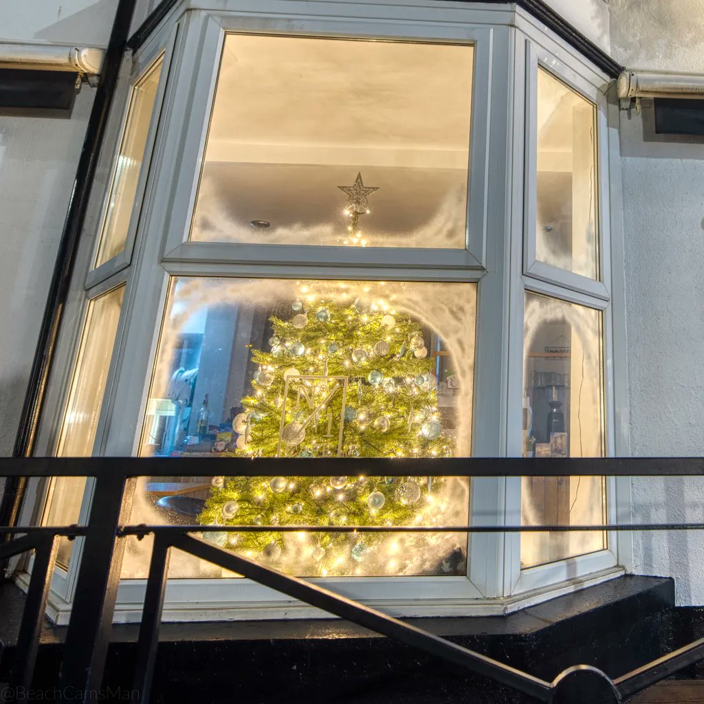 A very Christmasy window by No 1 Cafe.
•⠀
•⠀
•⠀
•⠀
•⠀
#christmaswindows #christmaswindowdisplay #christmasdisplay #christmasdawlish #christmasindawlish