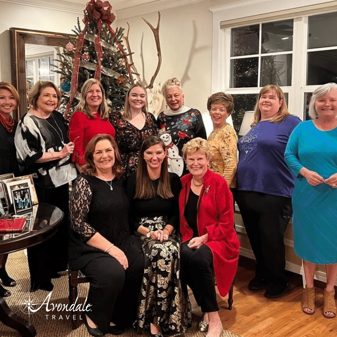 AvondaleTravel's tweet photo. From our Avondale Travel family to yours we wish you all the happiest of holidays. https://t.co/eGySMKbnQ5