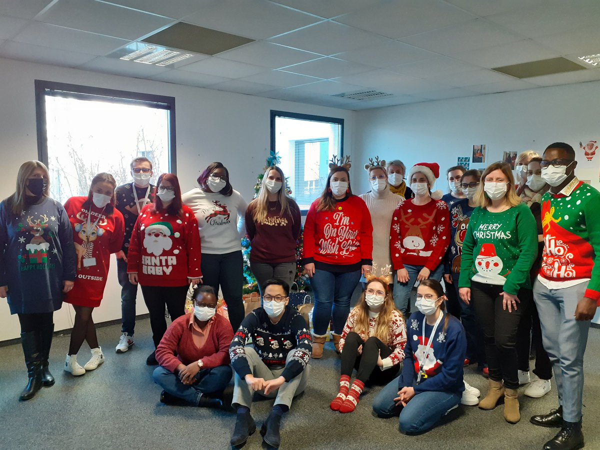 Assurone_Group's tweet photo. Chez #AssurOne @AmiensMetropole on rigole pas avec la journée du pull de Noël. https://t.co/BT8IhH6TwZ