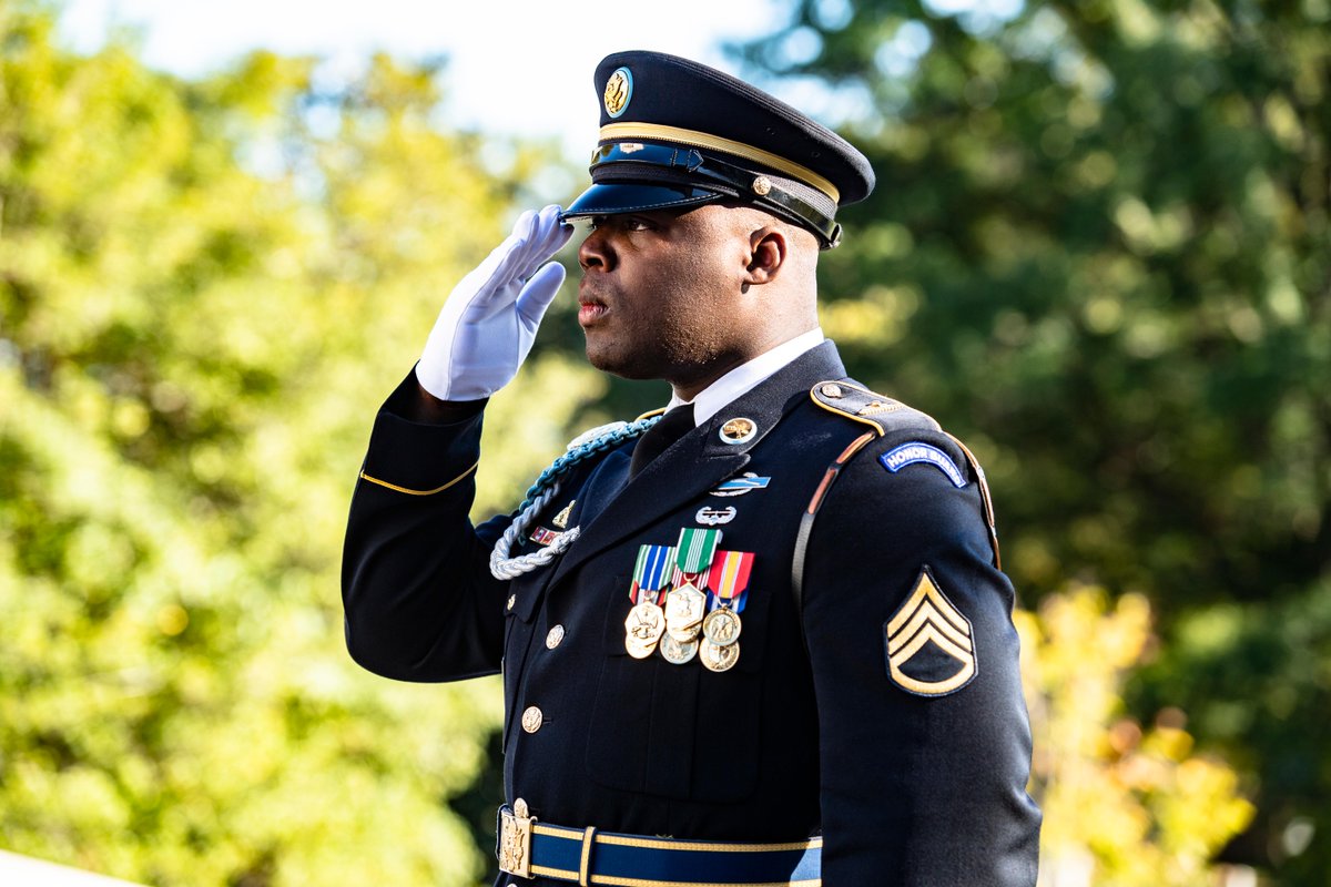 USArmy's tweet photo. Faces of the #American Soldier!

What's your favorite image, leave your comment below:

1 = Adjusting Headgear
2 = Jungle Course
3 = Serve with Honor
4 = Iron Sights

You can see these images and the best of 2021 by visiting our #YearinPhotos site. https://t.co/g7NDLw0SgB