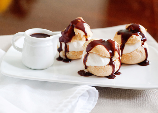 MyDeliDish's tweet photo. Profiteroles, who can resist them ?  😋

#cuisines #cooking #mydelidish https://t.co/ld2H5H4XAB