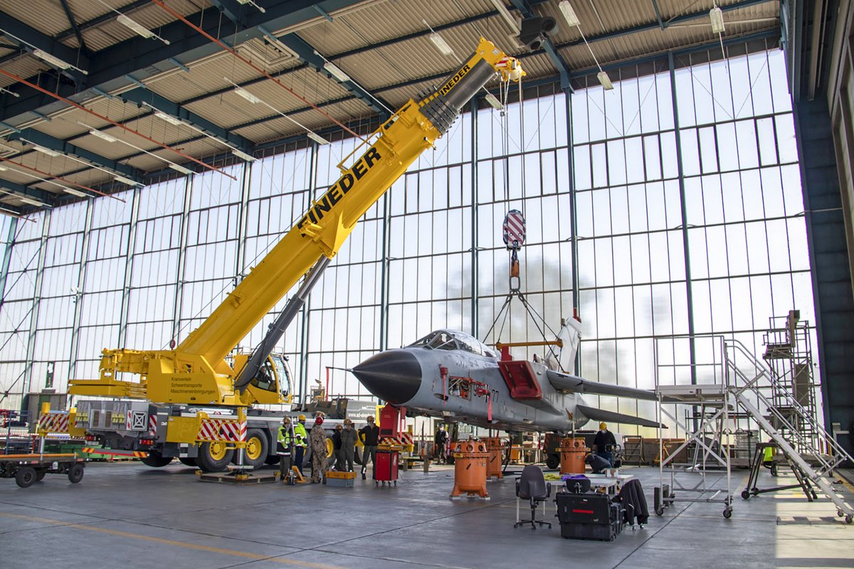 quip_usa's tweet image. Autodienst Eineder has taken delivery of a new Liebherr LTM 1250-5.1 mobile crane. It will replace an older 220 tonne crane in the Bavarian company’s fleet.
#cranefleet #development #Liebherr #liftingcapacity #performance #telescopic
heavyquipusa.com/?p=144235
