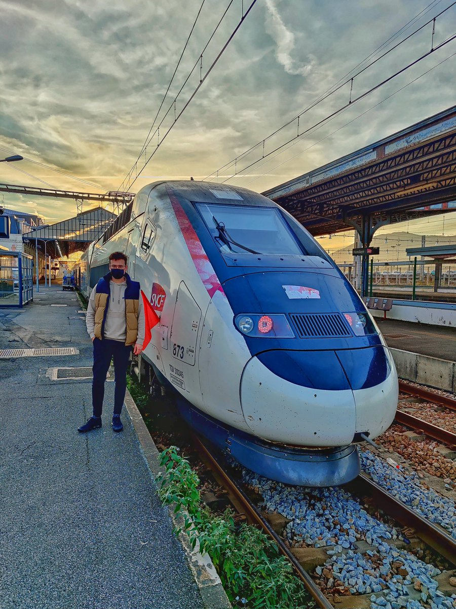 rail_arri's tweet photo. 🤗 Hoy hemos visto el atardecer en Hendaia con este #Euroduplex 873 del servicio InOui de la @SNCF. https://t.co/TaMm4aCUOu